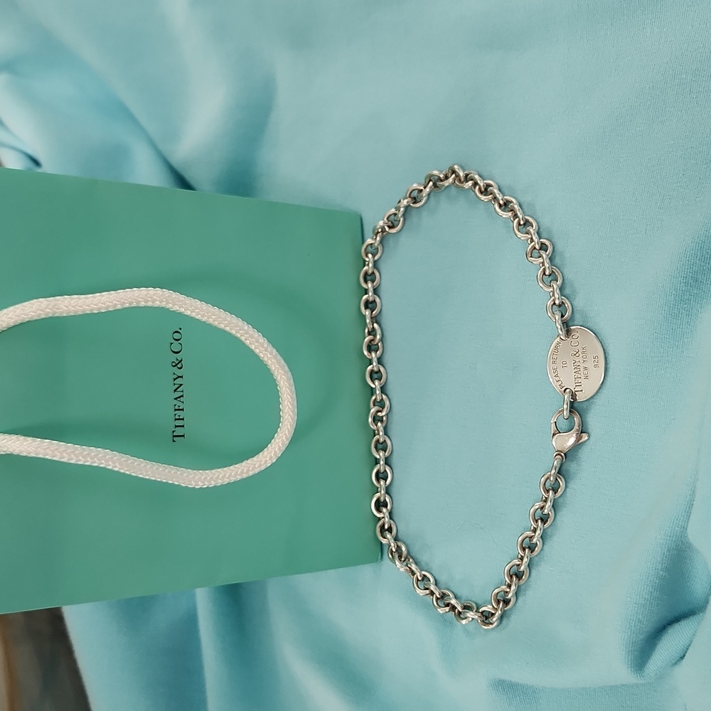 Tiffany & Company Oval Return to Sender Necklace - Authentic